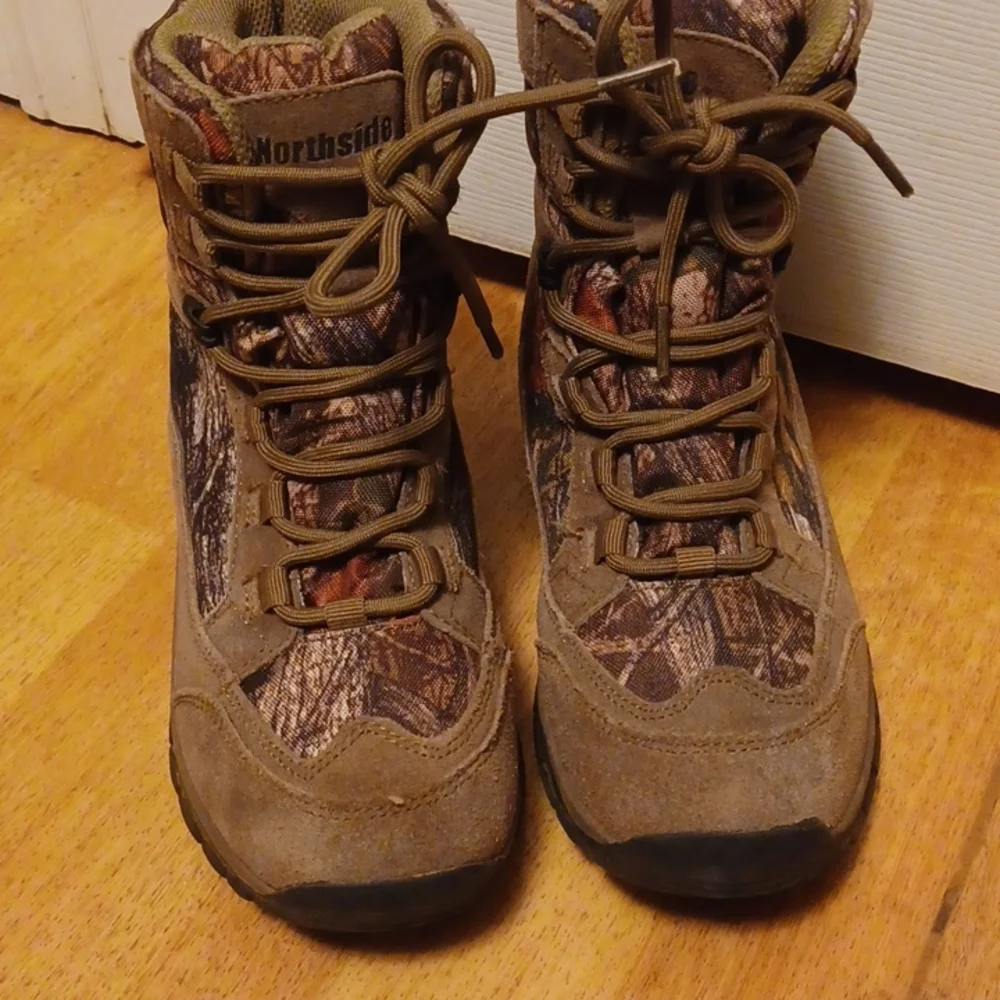Northside boots Waterproof insulated   size 2